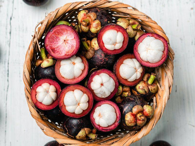 Fresh mangosteen with white segments for wholesale supply